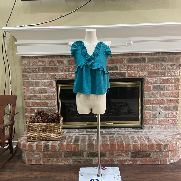 Romeo & Juliet Couture turquoise ruffled crop top with lace up back / M / EUC - Picture 10 of 17